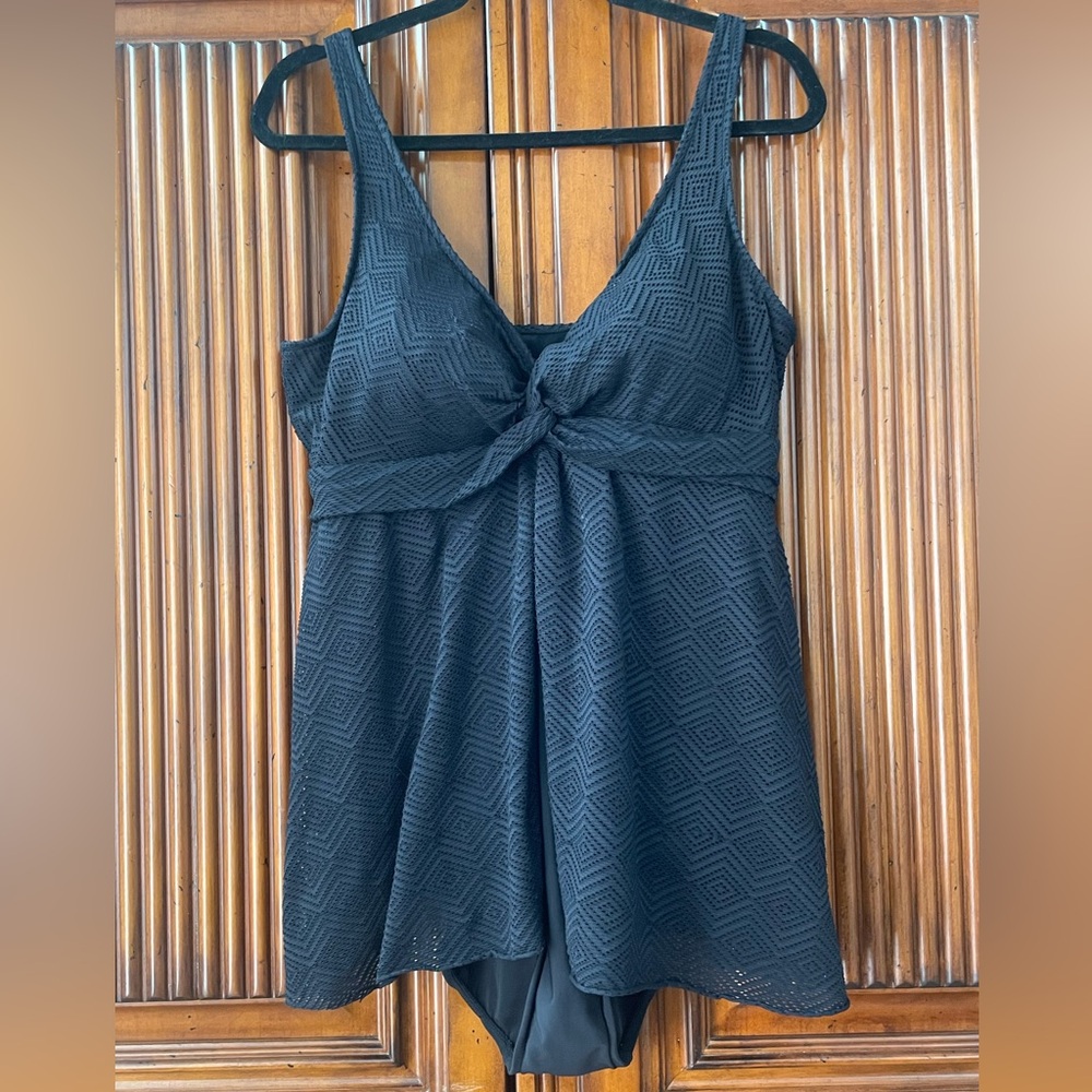Flattering Black Textured One Piece Swimsuit        Size 18W